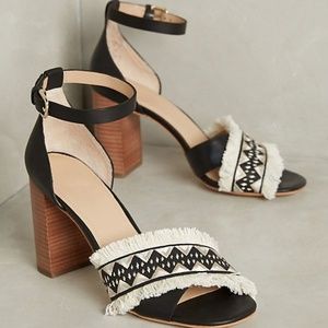 FINAL OFFER Pour La Victoire Havana Block Heel